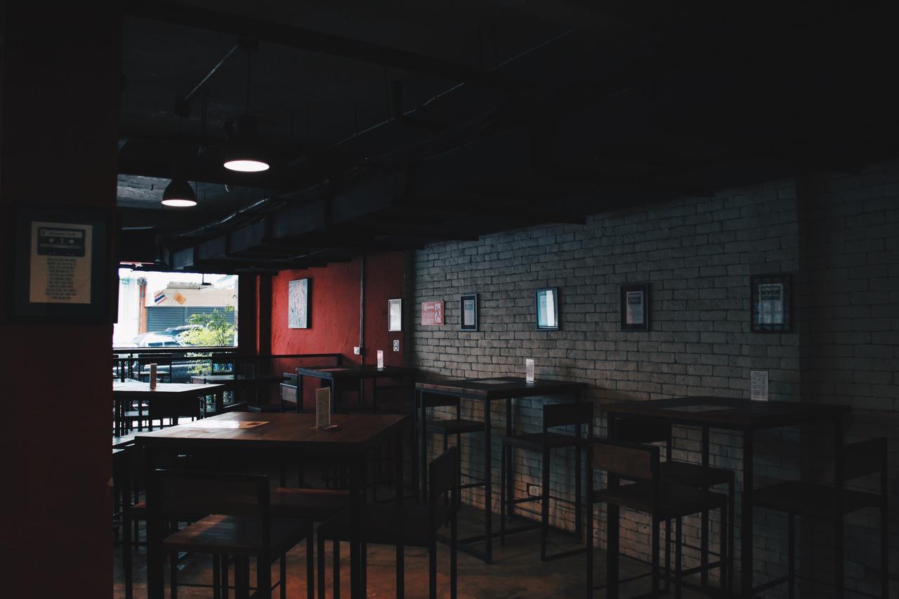 Henry'S Hotel & Gastropub Банкок Екстериор снимка