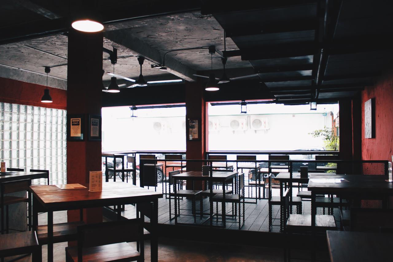 Henry'S Hotel & Gastropub Банкок Екстериор снимка