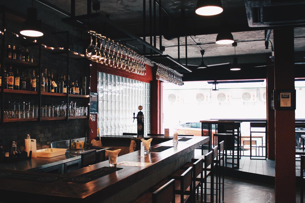 Henry'S Hotel & Gastropub Банкок Екстериор снимка