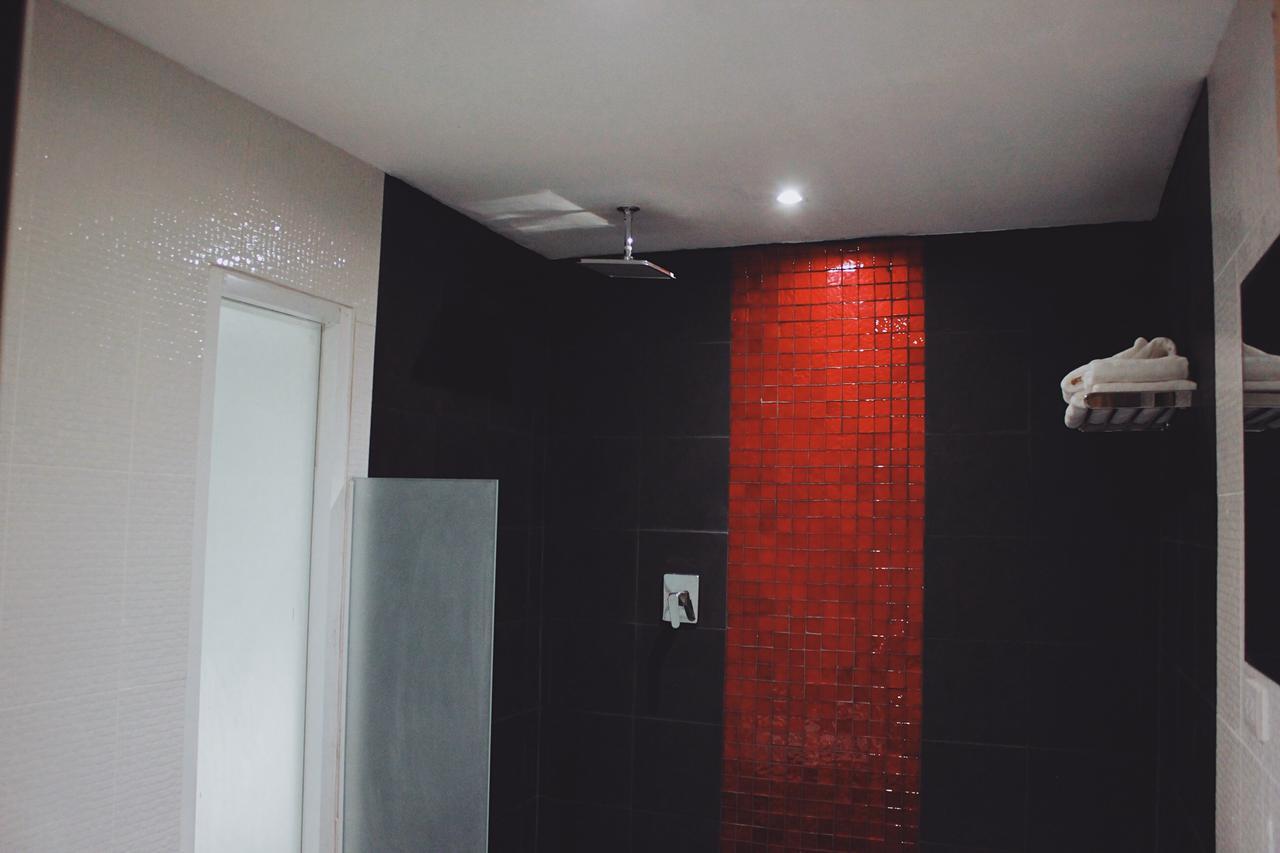 Henry'S Hotel & Gastropub Банкок Екстериор снимка